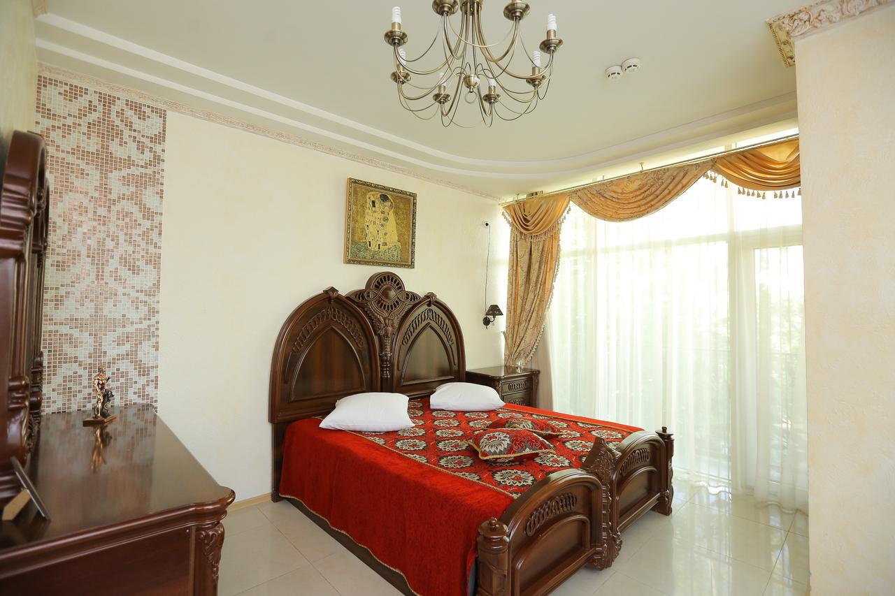 "Zolotoe Runo" Hotel Odessa Exterior photo